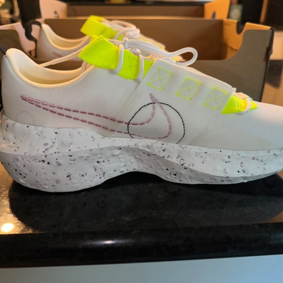 Nike Crater Impact Sneaker, White/Pink/Neon, Size 8 - Picture 3 of 8